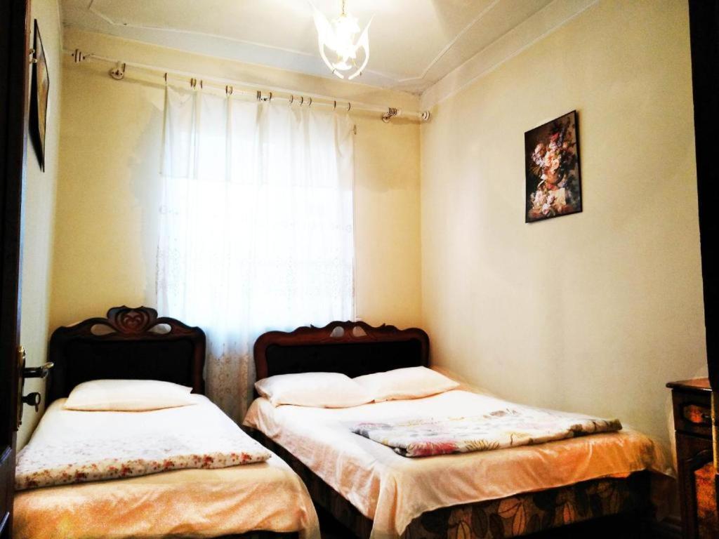 Hostel Sakharov & Tours Yerevan Bagian luar foto
