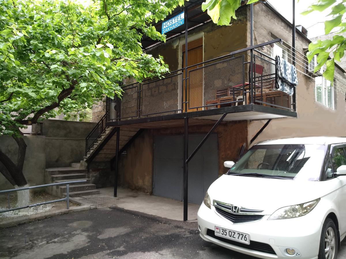 Hostel Sakharov & Tours Yerevan Bagian luar foto