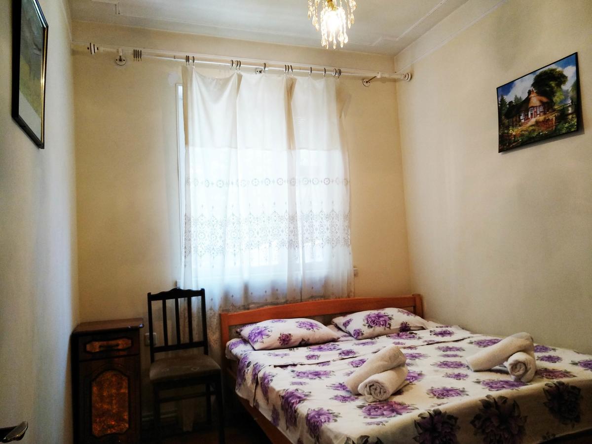 Hostel Sakharov & Tours Yerevan Bagian luar foto