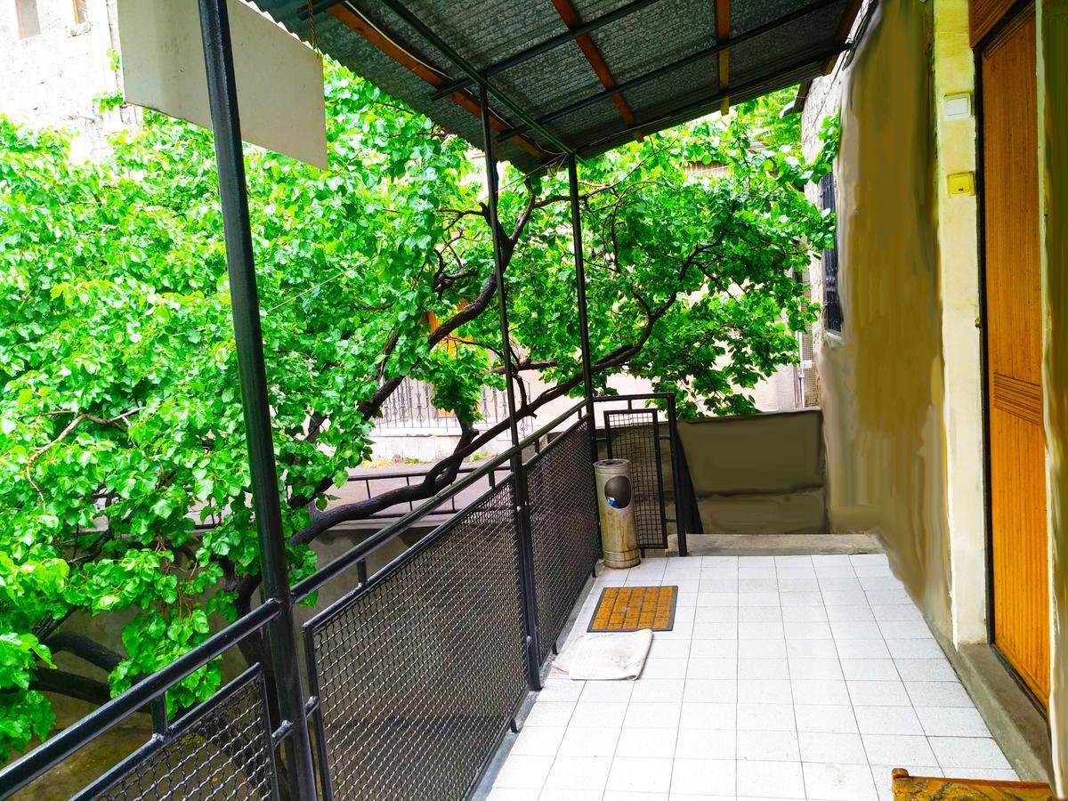 Hostel Sakharov & Tours Yerevan Bagian luar foto