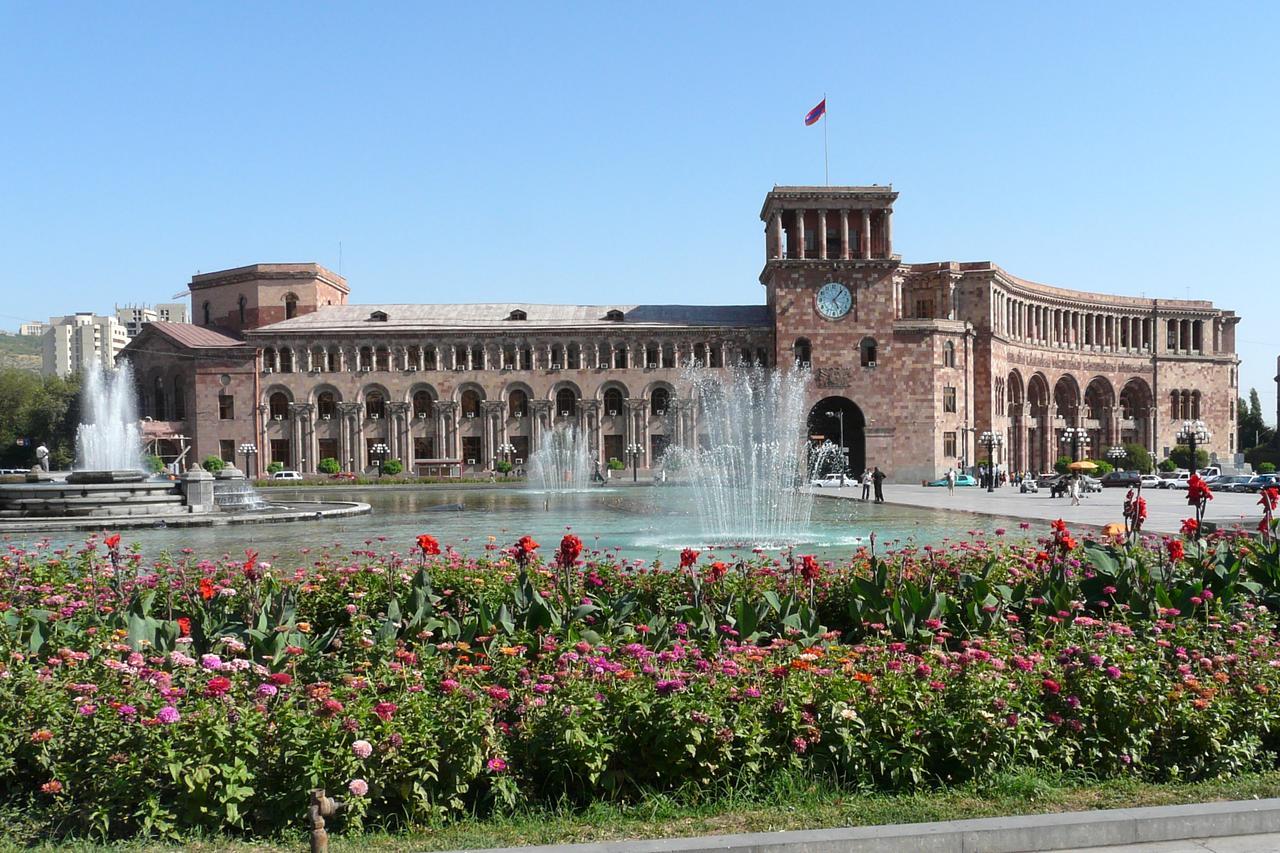 Hostel Sakharov & Tours Yerevan Bagian luar foto